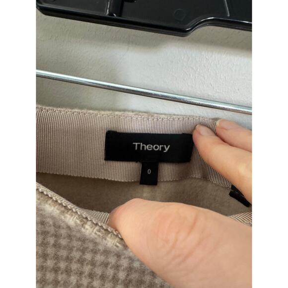 NWOT Women’s Theory Houndstooth Mini
Wool/Cashmere Pencil Skirt in Tan SZ 0 - Picture 7 of 7